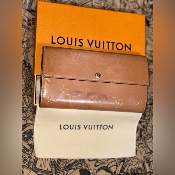 LOUIS VUITTON VERNIS MOCHA BROWN SARAH WALLET - Picture 8 of 16
